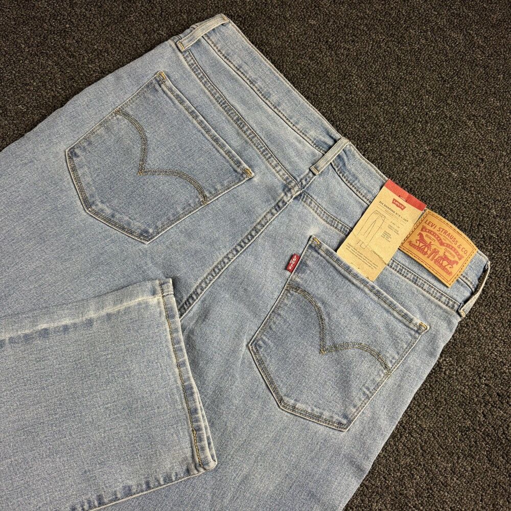Levi's Women's 314 Shaping Straight Mid-Rise Stretch Denim Jean 32x32 Light Wash
